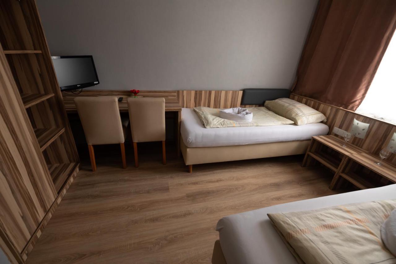 Hotel Am Limes Enns Extérieur photo
