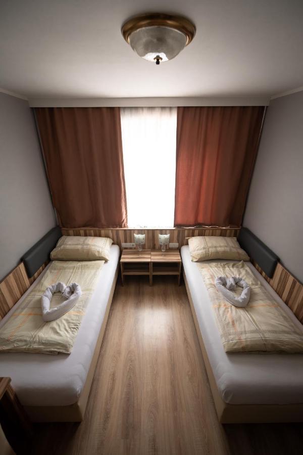 Hotel Am Limes Enns Extérieur photo