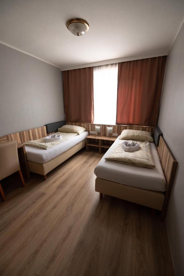 Hotel Am Limes Enns Extérieur photo