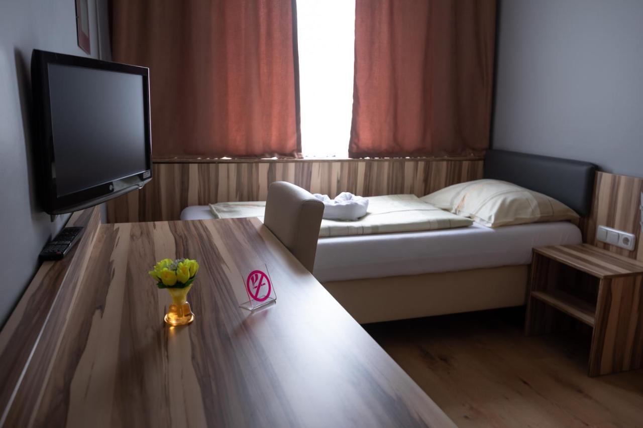 Hotel Am Limes Enns Extérieur photo