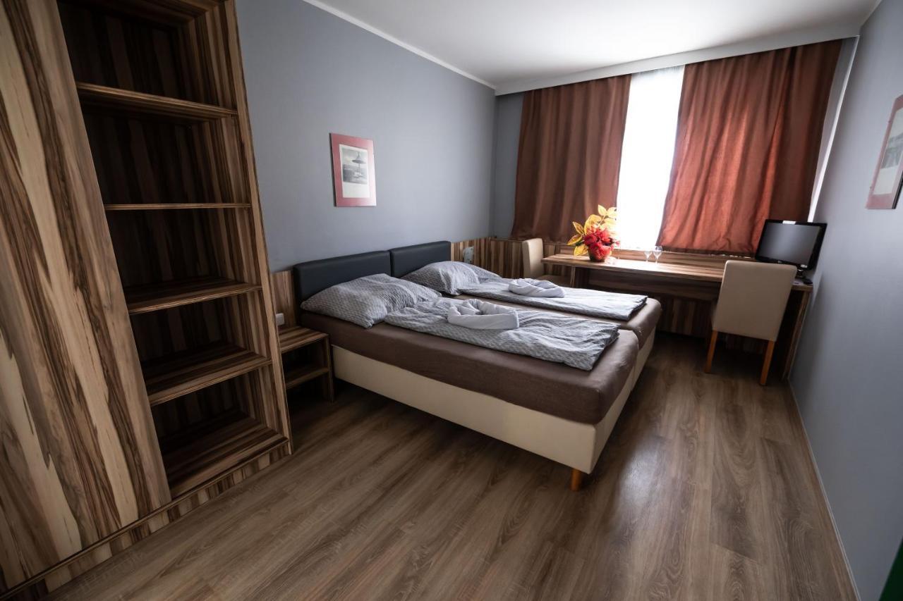Hotel Am Limes Enns Extérieur photo