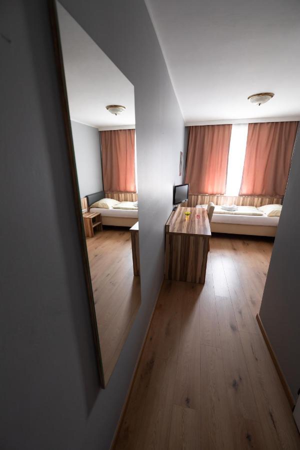 Hotel Am Limes Enns Extérieur photo